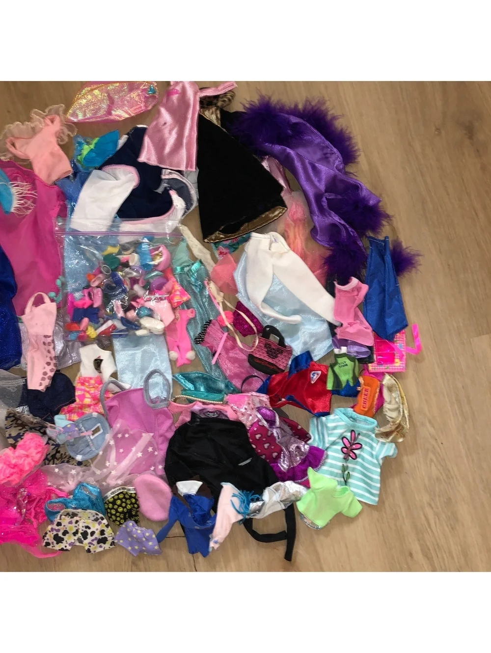 VINTAGE MATTEL BARBIE DOLL CLOTHING LOT SHOES DRESS PURSE PANTS SHORTS 150+ PCS